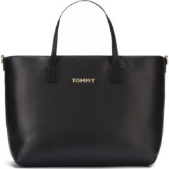 Tommy Hilfiger Iconic Tommy Torebka Czarny. Czarne torebki klasyczne damskie TOMMY HILFIGER, w paski, z materiału, bez dodatków. Za 686,95 zł.