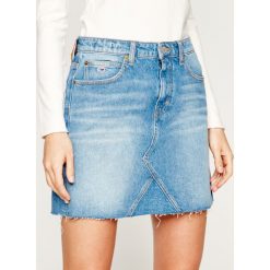 Spódnica jeansowa Tommy Jeans Denim DW0DW08150. Niebieskie spódniczki damskie Tommy Jeans, bez wzorów, z elastanu. Za 339,00 zł.