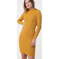Żółta Sukienka Kentlyn. Żółte sukienki damskie Born2be, s, w paski, długie, mini, dopasowane. Za 149,99 zł.