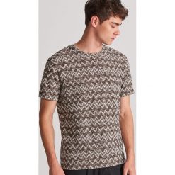 T-shirt ze strukturalnej dzianiny - Szary. Szare t-shirty męskie Reserved, s, bez wzorów, z dzianiny, bez kołnierzyka. Za 79,99 zł.