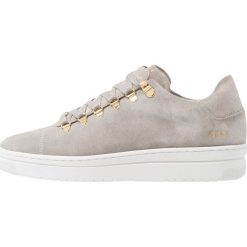 Nubikk YEYE CLASSIC Sneakersy niskie grey. Szare trampki i tenisówki damskie marki Nubikk, ze skóry. Za 719,00 zł.