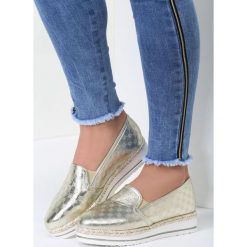 Złote Slip On Essential Flavour. Żółte trampki damskie slip on marki vices. Za 59,99 zł.
