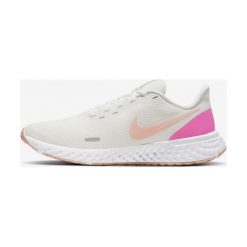 Nike Revolution 5 Tenisówki Biały. Białe trampki i tenisówki damskie Nike, bez wzorów, z materiału, bez zapięcia. Za 240,95 zł.