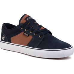 Tenisówki ETNIES - Barge Ls 4101000351 Navy/Brown/White 480. Niebieskie półbuty męskie Etnies, na co dzień, bez wzorów, ze skóry, bez zapięcia. W wyprzedaży za 239,00 zł.