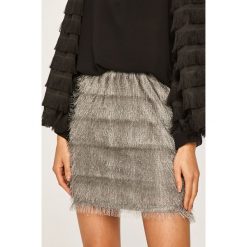 Answear - Spódnica. Szare spódniczki damskie ANSWEAR, na co dzień, s, bez wzorów, z poliesteru, mini, proste. W wyprzedaży za 49,90 zł.