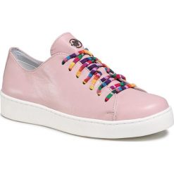 Sneakersy SOLO FEMME - 95224-02-K81/000-03-00 Pudrowy Róż. Różowe półbuty damskie Solo Femme, na co dzień, bez wzorów, ze skóry, bez obcasa, na płaskiej podeszwie, bez zapięcia. W wyprzedaży za 289,00 zł.