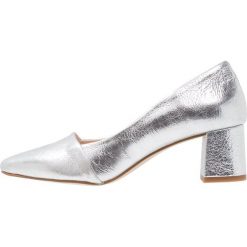Shoe The Bear ALLISON Czółenka silver. Szare czółenka damskie marki Shoe The Bear, ze skóry. Za 509,00 zł.