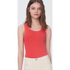 Top basic - Pomarańczowy. Pomarańczowe topy damskie Sinsay, s, bez wzorów, bez kołnierzyka. Za 7,99 zł.