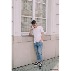 Biały T-shirt V. Białe t-shirty męskie Pakamera, m, bez wzorów, bez kołnierzyka. Za 99,00 zł.