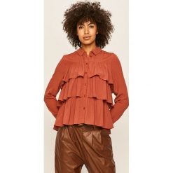 Vero Moda - Koszula. Różowe bluzki damskie Vero Moda, s, bez wzorów, z poliesteru, klasyczne, z klasycznym kołnierzykiem, z długim rękawem. W wyprzedaży za 169,90 zł.