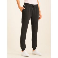 Spodnie dresowe Lacoste XF3168. Niebieskie spodnie damskie Lacoste, z bawełny. W wyprzedaży za 259,00 zł.