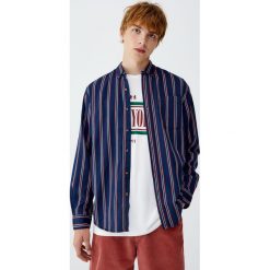 Koszula w paski retro. Zielone koszule męskie Pull&Bear, m, w paski, retro, bez kołnierzyka, z długim rękawem. Za 99,90 zł.