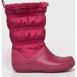 Crocs - Śniegowce. Różowe klapki damskie marki Crocs, z gumy, bez zapięcia. W wyprzedaży za 279,90 zł.