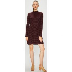Vero Moda - Sukienka. Niebieskie sukienki damskie dzianinowe marki Vero Moda, na co dzień, s, casualowe, z długim rękawem, długie, mini, rozkloszowane. W wyprzedaży za 59,90 zł.