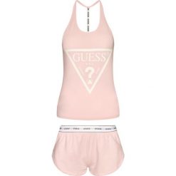 Piżama Guess Front Triangle Logo O02X05 J1311. Różowe piżamy damskie Guess, xs, z aplikacjami, z elastanu, bez rękawów. W wyprzedaży za 179,00 zł.