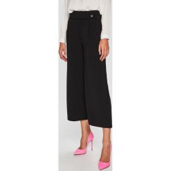 Jacqueline de Yong - Spodnie. Żółte spodnie damskie Jacqueline de Yong, s, bez wzorów, z elastanu, casualowe. W wyprzedaży za 49,90 zł.