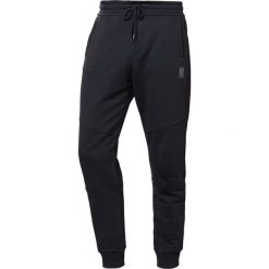 Belstaff OAKINGTON Spodnie treningowe black. Czarne spodnie dresowe męskie marki Belstaff, z bawełny. Za 689,00 zł.