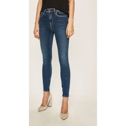 Pepe Jeans - Jeansy Cher. Niebieskie jeansy damskie Pepe Jeans, bez wzorów, z elastanu, z podwyższonym stanem. W wyprzedaży za 299,90 zł.