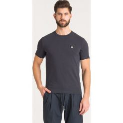 T-SHIRT EA7 Emporio Armani. T-shirty męskie EA7 Emporio Armani, xl, z nadrukiem, bez kołnierzyka. W wyprzedaży za 241,00 zł.
