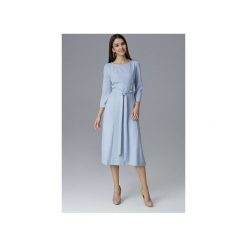 Sukienka M631 Błękit. Niebieskie sukienki damskie FIGL, xl, bez wzorów, bez kołnierzyka, bez rękawów. Za 229,00 zł.