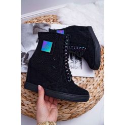 Damskie Sneakersy Lu Boo Ażurowe Zamszowe Czarne Clamma. Czarne koturny damskie Tagless, z zamszu. Za 149,00 zł.