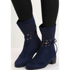 Granatowe Botki Junior Shawl. Czarne botki damskie Born2be, na niskim obcasie, na płaskiej podeszwie, na sznurówki. Za 59,99 zł.