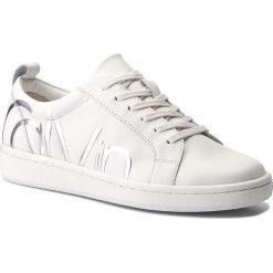 Sneakersy CALVIN KLEIN - Danya E5827 Platinum White. Białe półbuty damskie Calvin Klein, na imprezę, bez wzorów, z jeansu, bez obcasa, na płaskiej podeszwie, na sznurówki. W wyprzedaży za 349,00 zł.