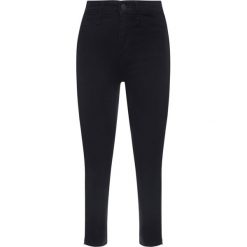 Jeansy Skinny Fit Guess 1981 W02A18 WAMB3. Czarne jeansy damskie Guess. W wyprzedaży za 379,00 zł.