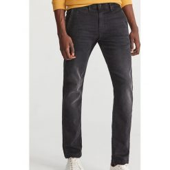 Jeansowe chinosy slim - Czarny. Czarne spodnie męskie Reserved, m, bez wzorów, z jeansu. Za 129,99 zł.