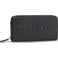 Duży Portfel Damski TOMMY JEANS - Tjw Bold Lrg Za Wallet AW0AW07652 BLK. Czarne portfele damskie Tommy Jeans, bez wzorów, z jeansu. W wyprzedaży za 219,00 zł.