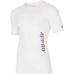 Koszulka baselayer 4FPro TSMF401 - biały allover. Białe koszulki męskie 4f, xxl, bez wzorów, z jersey, bez kołnierzyka. W wyprzedaży za 39,99 zł.