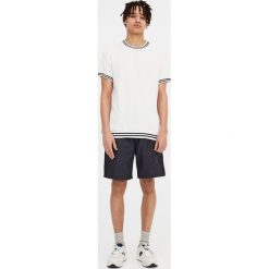 Bermudy basic ze sznurkiem. Szare spodenki i szorty męskie Pull&Bear, m, bez wzorów. Za 59,90 zł.