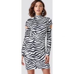 NA-KD Trend Sukienka z wycięciami na ramionach - White,Multicolor. Białe sukienki damskie NA-KD Trend, bez wzorów, bez kołnierzyka, bez rękawów, długie, mini. W wyprzedaży za 36,58 zł.