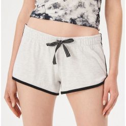 Piżamowe szorty - Jasny szary. Szare piżamy damskie Sinsay, s, bez wzorów. Za 14,99 zł.