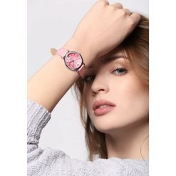Ciemnoróżowy Zegarek Freestyle. Szare zegarki damskie marki Born2be, srebrne. Za 29,99 zł.