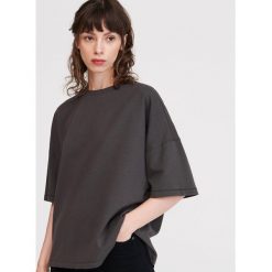 Gładki T-shirt oversize - Szary. Szare t-shirty damskie Reserved, s, bez wzorów, bez kołnierzyka. Za 39,99 zł.