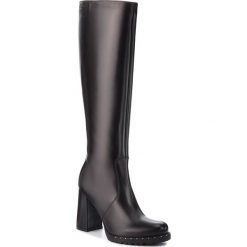 Kozaki SOLO FEMME - 26520-35-I12/000-01-00 Czarny. Czarne kozaki damskie Solo Femme, ze skóry, bez obcasa, na obcasie, bez zapięcia. W wyprzedaży za 379,00 zł.