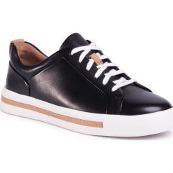 Sneakersy CLARKS - Un Maui Lace 261416424 Black Leather. Czarne półbuty damskie Clarks, ze skóry. Za 429,00 zł.