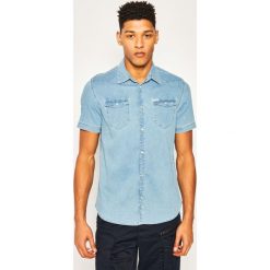 Koszula Guess M02H27 D3YN2. Niebieskie koszule męskie Guess, m, z aplikacjami, casualowe, bez kołnierzyka, bez rękawów. W wyprzedaży za 189,00 zł.