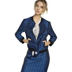 Bluza w kolorze niebiesko-czarnym. Niebieskie bluzy damskie Deni Cler, bez wzorów, z wełny, bez rękawów, bez kaptura. W wyprzedaży za 487,95 zł.