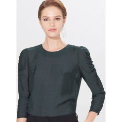 Kreszowana bluzka z bufkami - Khaki. Brązowe bluzki damskie Mohito. W wyprzedaży za 29,99 zł.