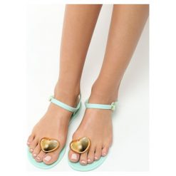 Miętowe Sandały Twinkle. Zielone sandały damskie marki Born2be, z kauczuku, na obcasie. Za 29,99 zł.