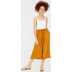 Spodnie culotte basic z wiązaniem. Szare spodnie damskie Pull&Bear. Za 79,90 zł.