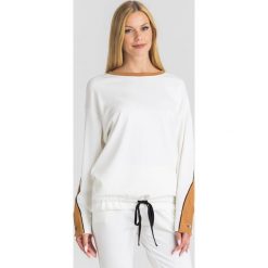 BLUZA TWINSET U&B. Białe bluzy damskie s, z aplikacjami, z dzianiny. Za 284,50 zł.
