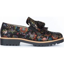 Wsuwane półbuty z frędzlami - skóra naturalna - model 247 - kolor czarne liście. Czarne półbuty damskie Zapato, bez wzorów, ze skóry, bez obcasa, bez zapięcia. W wyprzedaży za 173,40 zł.