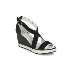 Sandały PLDM by Palladium WELLTON mix. Czarne sandały damskie PLDM by Palladium, bez wzorów, bez obcasa, bez zapięcia. W wyprzedaży za 263,40 zł.