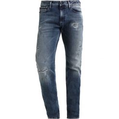 Calvin Klein Jeans ORIO Jeansy Slim fit orion blue. Niebieskie jeansy męskie relaxed fit marki Calvin Klein Jeans. W wyprzedaży za 535,20 zł.