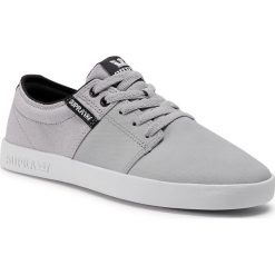 Tenisówki SUPRA - Stacks II 08183-056-M Lt Greu Tuf/White. Szare półbuty męskie Supra, na co dzień, bez wzorów, ze skóry, bez zapięcia. Za 259,00 zł.