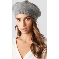NA-KD Accessories Knitted Beret Hat - Grey. Szare berety damskie marki NA-KD Accessories, bez wzorów, z dzianiny. Za 80,95 zł.