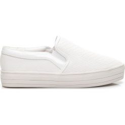 SlipOn białe wsuwane tenisówki. Białe buty sportowe damskie marki SEASTAR. Za 89,90 zł.